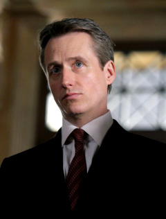 Linus Roache